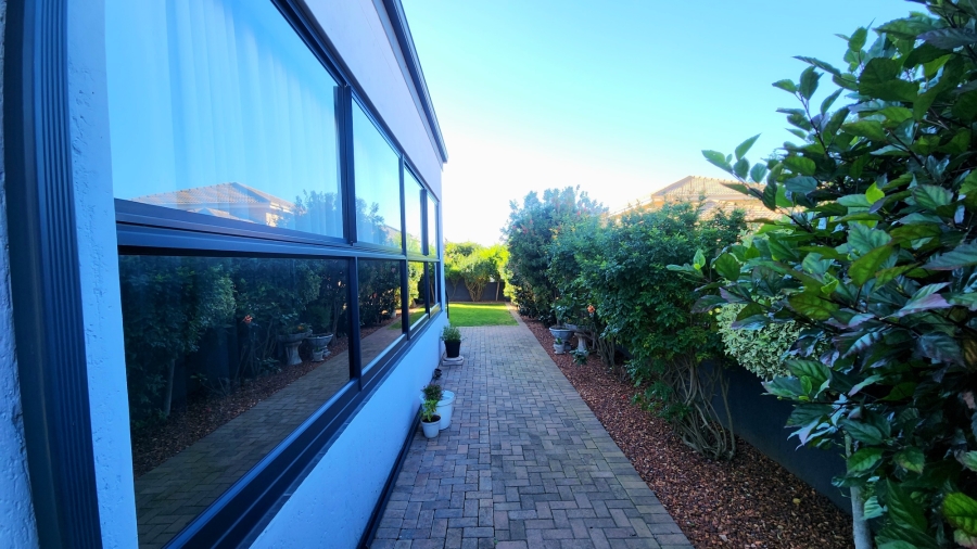 4 Bedroom Property for Sale in Hartenbos Heuwels Western Cape